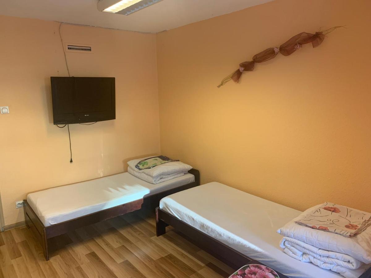 Tanie Noclegi Bartek Kielce Ngoại thất bức ảnh
